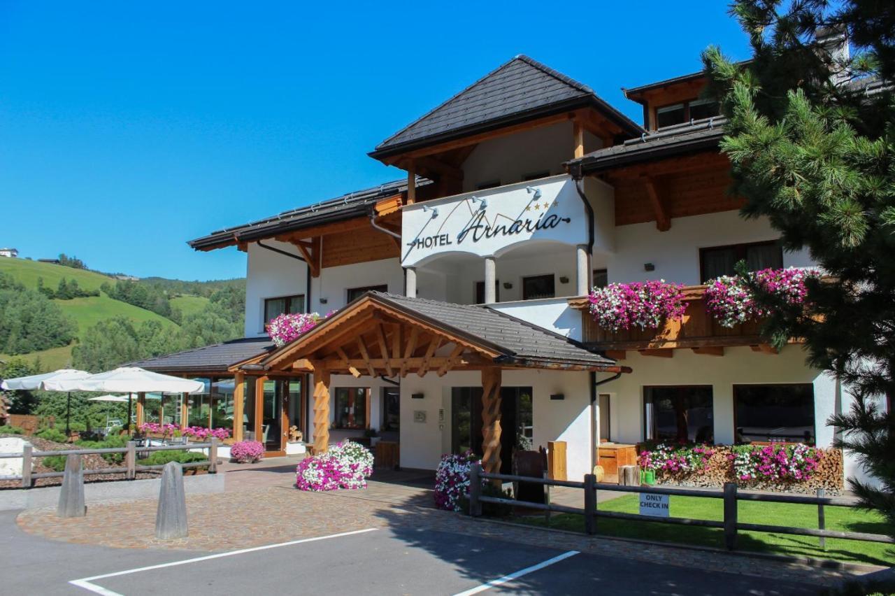 אורטיסיי Hotel Arnaria מראה חיצוני תמונה